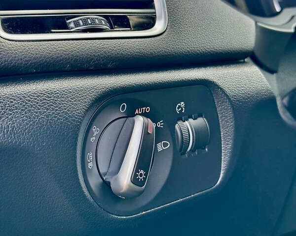 Білий Ауді Ку3, об'ємом двигуна 2 л та пробігом 234 тис. км за 12999 $, фото 51 на Automoto.ua