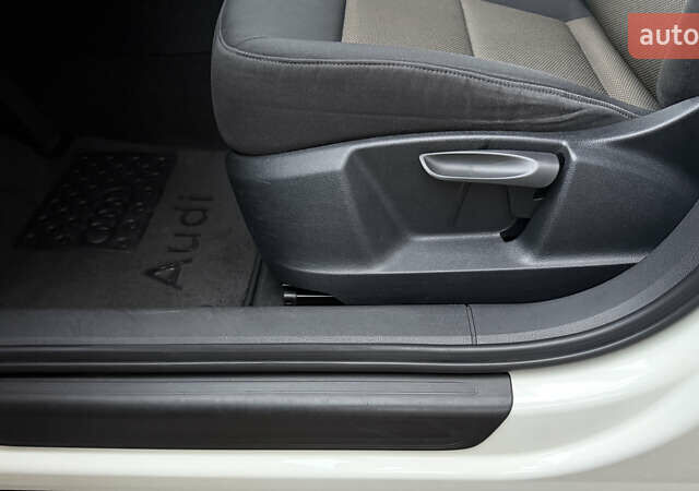 Білий Ауді Ку3, об'ємом двигуна 2 л та пробігом 205 тис. км за 16700 $, фото 20 на Automoto.ua