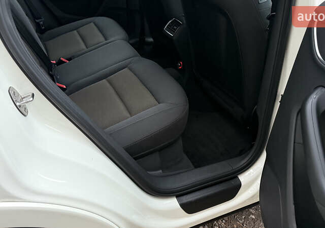 Білий Ауді Ку3, об'ємом двигуна 2 л та пробігом 205 тис. км за 16700 $, фото 32 на Automoto.ua