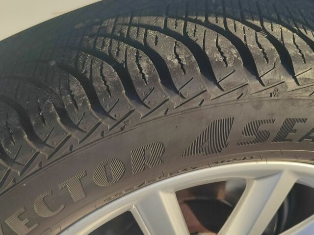 Белый Ауди Ку3, объемом двигателя 2 л и пробегом 255 тыс. км за 6150 $, фото 12 на Automoto.ua