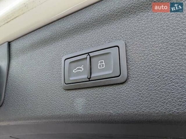 Белый Ауди Ку3, объемом двигателя 2 л и пробегом 263 тыс. км за 14400 $, фото 32 на Automoto.ua