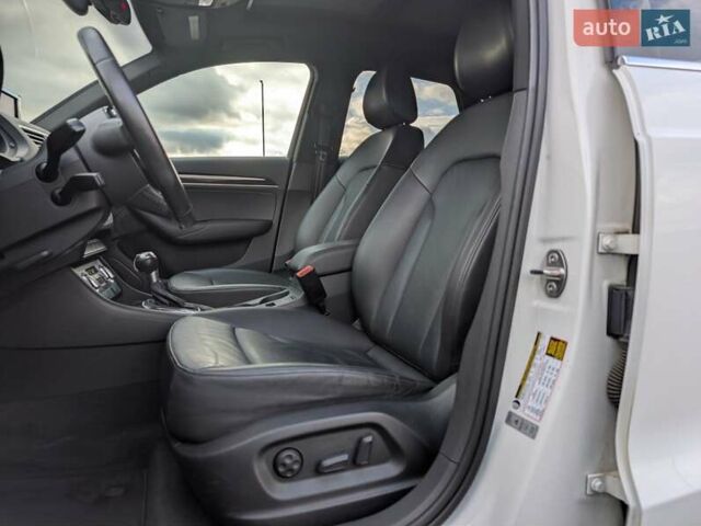 Белый Ауди Ку3, объемом двигателя 2 л и пробегом 263 тыс. км за 14400 $, фото 16 на Automoto.ua