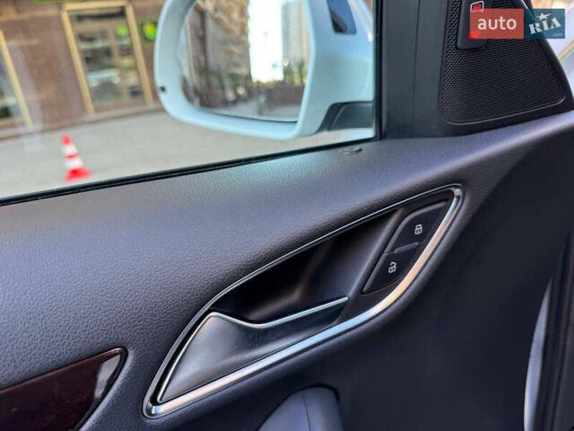 Білий Ауді Ку3, об'ємом двигуна 1.98 л та пробігом 208 тис. км за 16500 $, фото 17 на Automoto.ua