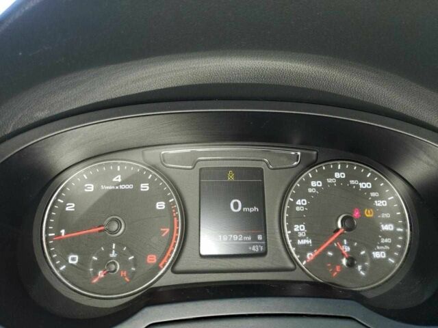 Білий Ауді Ку3, об'ємом двигуна 2 л та пробігом 30 тис. км за 2800 $, фото 8 на Automoto.ua