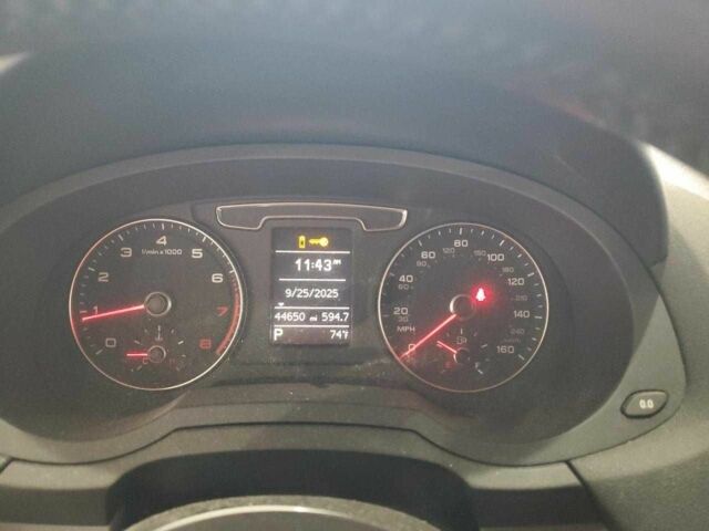 Белый Ауди Ку3, объемом двигателя 2 л и пробегом 44 тыс. км за 3500 $, фото 8 на Automoto.ua