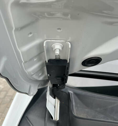 Білий Ауді Ку3, об'ємом двигуна 1.98 л та пробігом 208 тис. км за 19900 $, фото 30 на Automoto.ua