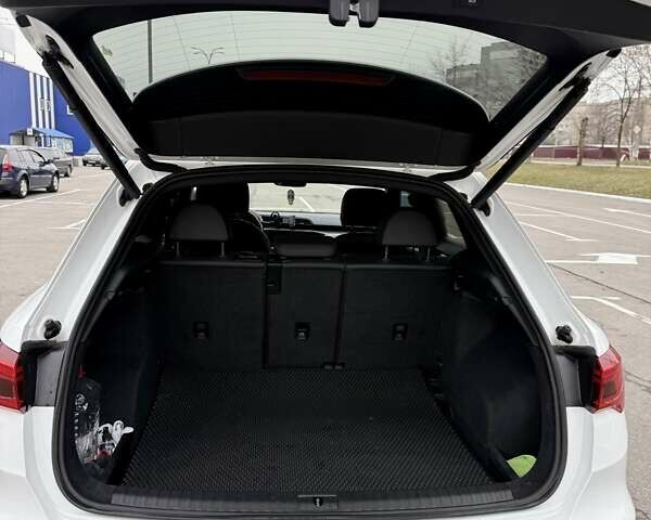 Білий Ауді Ку3, об'ємом двигуна 1.98 л та пробігом 98 тис. км за 27950 $, фото 8 на Automoto.ua