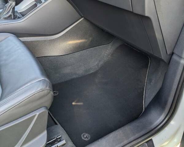 Белый Ауди Ку3, объемом двигателя 1.98 л и пробегом 98 тыс. км за 28000 $, фото 28 на Automoto.ua