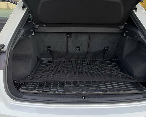 Білий Ауді Ку3, об'ємом двигуна 1.98 л та пробігом 85 тис. км за 25500 $, фото 10 на Automoto.ua