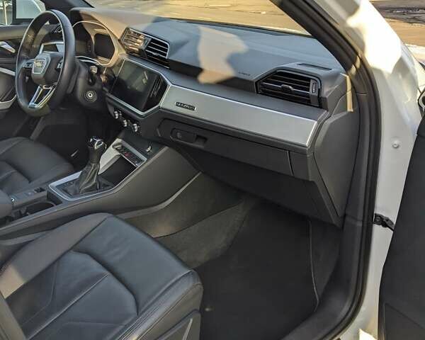 Белый Ауди Ку3, объемом двигателя 1.98 л и пробегом 98 тыс. км за 28000 $, фото 26 на Automoto.ua