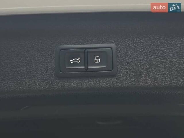 Белый Ауди Ку3, объемом двигателя 2 л и пробегом 63 тыс. км за 19999 $, фото 31 на Automoto.ua