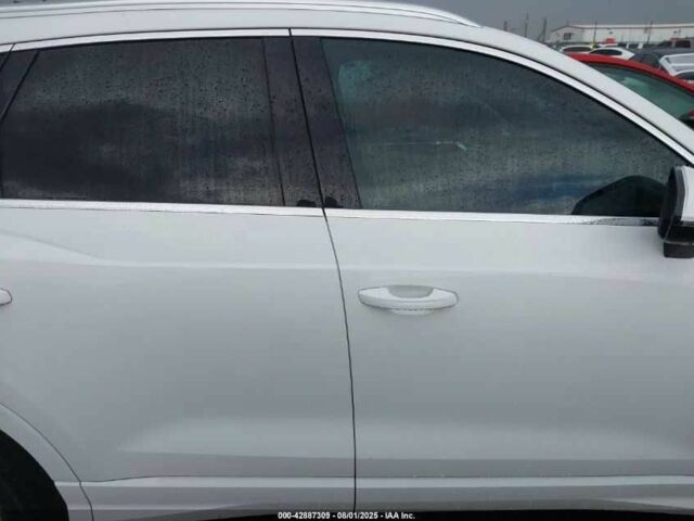 Белый Ауди Ку3, объемом двигателя 2 л и пробегом 156 тыс. км за 7500 $, фото 2 на Automoto.ua