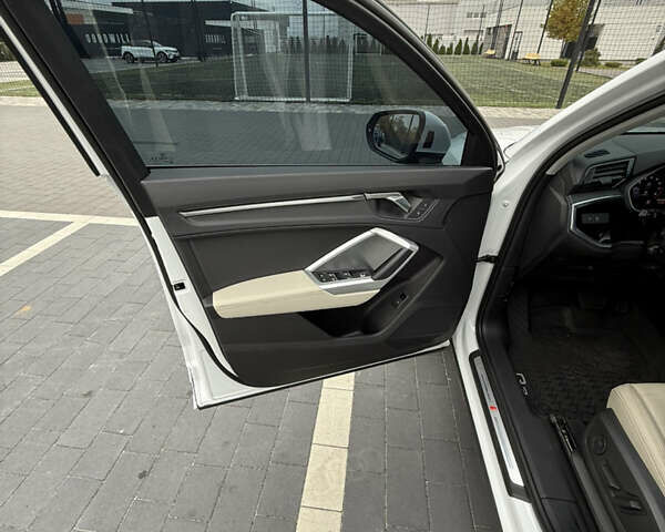 Білий Ауді Ку3, об'ємом двигуна 1.97 л та пробігом 66 тис. км за 28000 $, фото 15 на Automoto.ua