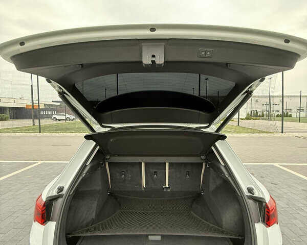 Білий Ауді Ку3, об'ємом двигуна 1.97 л та пробігом 66 тис. км за 28000 $, фото 31 на Automoto.ua