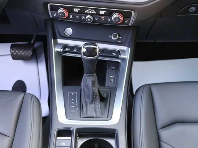 Білий Ауді Ку3, об'ємом двигуна 2 л та пробігом 38 тис. км за 11800 $, фото 11 на Automoto.ua