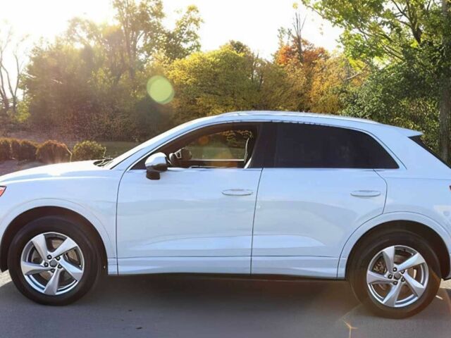 Білий Ауді Ку3, об'ємом двигуна 2 л та пробігом 38 тис. км за 11800 $, фото 3 на Automoto.ua
