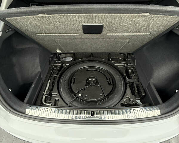 Білий Ауді Ку3, об'ємом двигуна 1.97 л та пробігом 66 тис. км за 28000 $, фото 33 на Automoto.ua