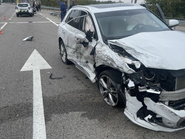 Ауди Ку3 2020 в Киеве на Automoto.ua Белый Ауди Ку3, объемом двигателя 2 л и пробегом 70 тыс. км за 10000 $, фото 1 на Automoto.ua