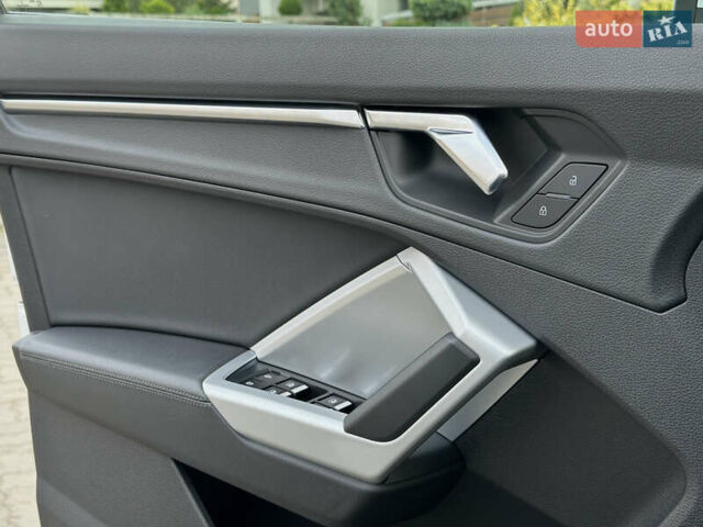 Білий Ауді Ку3, об'ємом двигуна 2 л та пробігом 42 тис. км за 28500 $, фото 47 на Automoto.ua