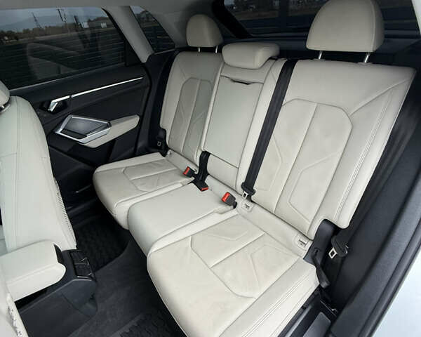 Білий Ауді Ку3, об'ємом двигуна 1.97 л та пробігом 66 тис. км за 28000 $, фото 23 на Automoto.ua