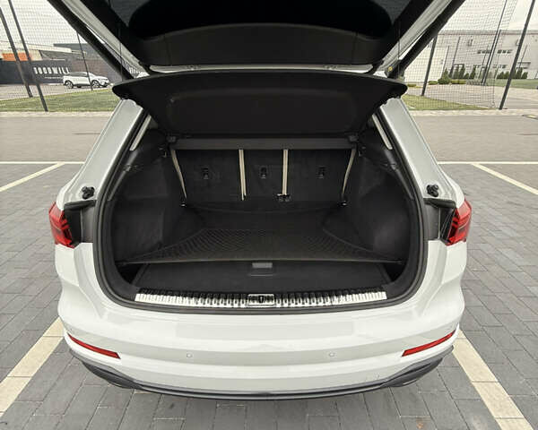 Білий Ауді Ку3, об'ємом двигуна 1.97 л та пробігом 66 тис. км за 28000 $, фото 32 на Automoto.ua