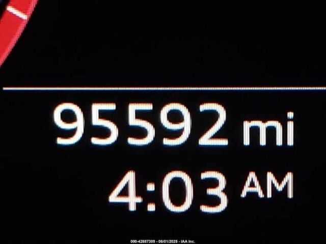 Белый Ауди Ку3, объемом двигателя 2 л и пробегом 156 тыс. км за 7500 $, фото 12 на Automoto.ua