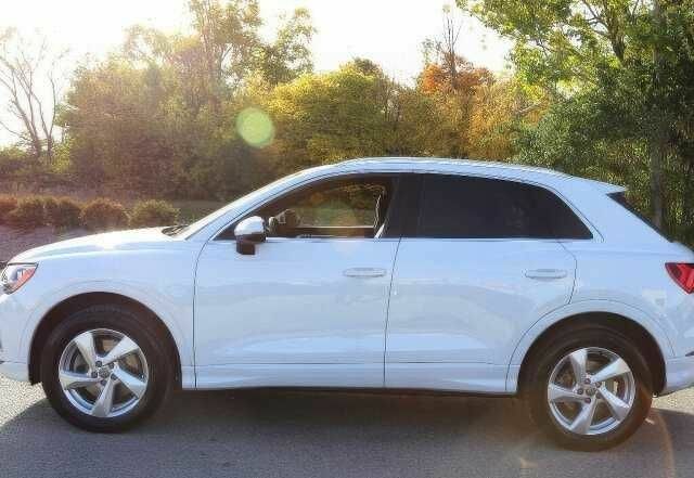 Білий Ауді Ку3, об'ємом двигуна 2 л та пробігом 39 тис. км за 15000 $, фото 3 на Automoto.ua