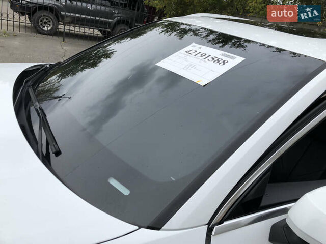 Белый Ауди Ку3, объемом двигателя 2 л и пробегом 115 тыс. км за 16989 $, фото 16 на Automoto.ua