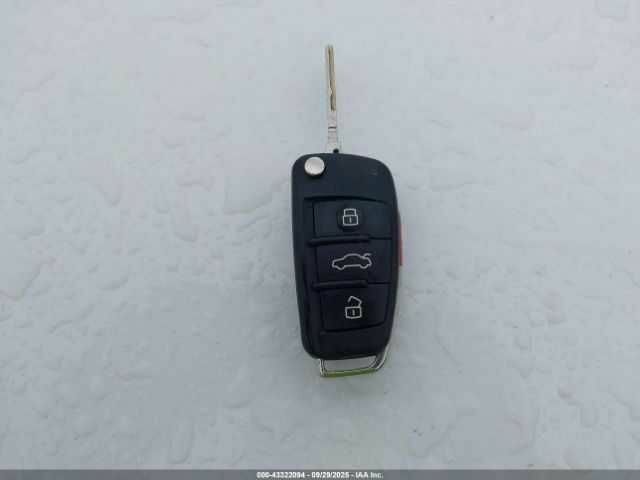 Белый Ауди Ку3, объемом двигателя 2 л и пробегом 129 тыс. км за 8000 $, фото 10 на Automoto.ua