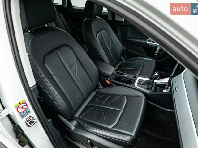 Белый Ауди Ку3, объемом двигателя 2 л и пробегом 85 тыс. км за 28800 $, фото 19 на Automoto.ua