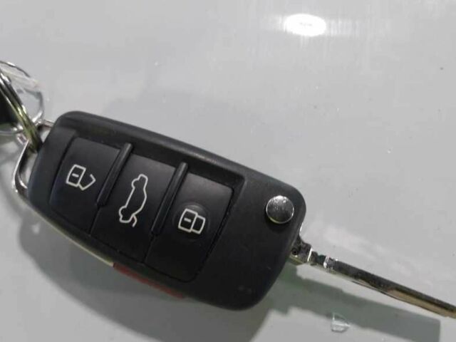 Белый Ауди Ку3, объемом двигателя 2 л и пробегом 98 тыс. км за 15300 $, фото 9 на Automoto.ua