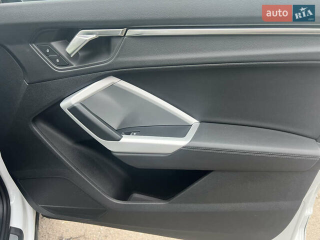 Белый Ауди Ку3, объемом двигателя 1.98 л и пробегом 16 тыс. км за 32200 $, фото 39 на Automoto.ua