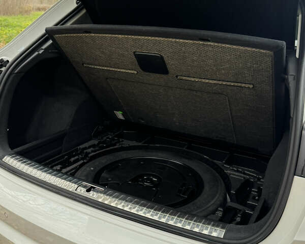 Белый Ауди Ку3, объемом двигателя 2 л и пробегом 20 тыс. км за 32500 $, фото 50 на Automoto.ua