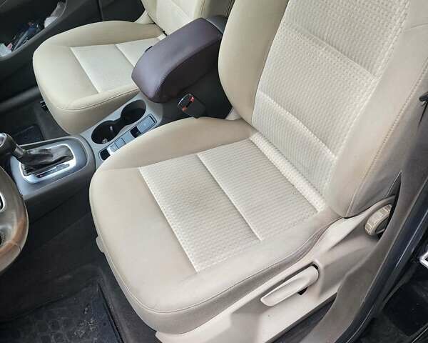 Черный Ауди Ку3, объемом двигателя 1.97 л и пробегом 182 тыс. км за 15800 $, фото 23 на Automoto.ua