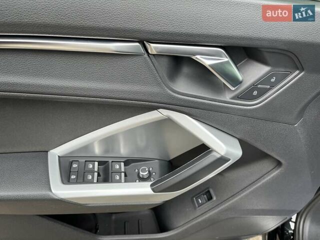 Черный Ауди Ку3, объемом двигателя 1.5 л и пробегом 194 тыс. км за 21500 $, фото 10 на Automoto.ua