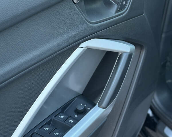 Черный Ауди Ку3, объемом двигателя 2 л и пробегом 110 тыс. км за 32500 $, фото 20 на Automoto.ua