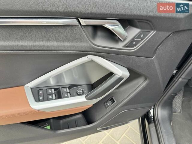 Черный Ауди Ку3, объемом двигателя 1.98 л и пробегом 40 тыс. км за 29700 $, фото 12 на Automoto.ua