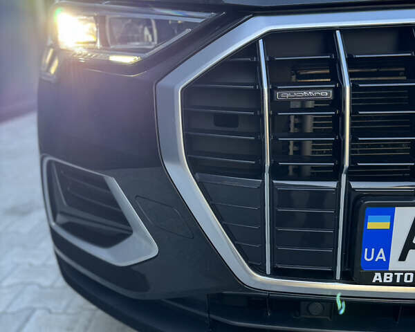 Черный Ауди Ку3, объемом двигателя 2 л и пробегом 102 тыс. км за 23500 $, фото 1 на Automoto.ua