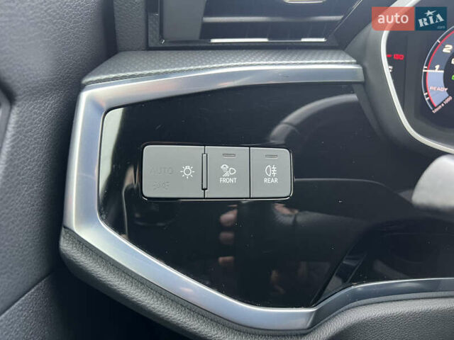 Черный Ауди Ку3, объемом двигателя 1.5 л и пробегом 106 тыс. км за 28800 $, фото 62 на Automoto.ua