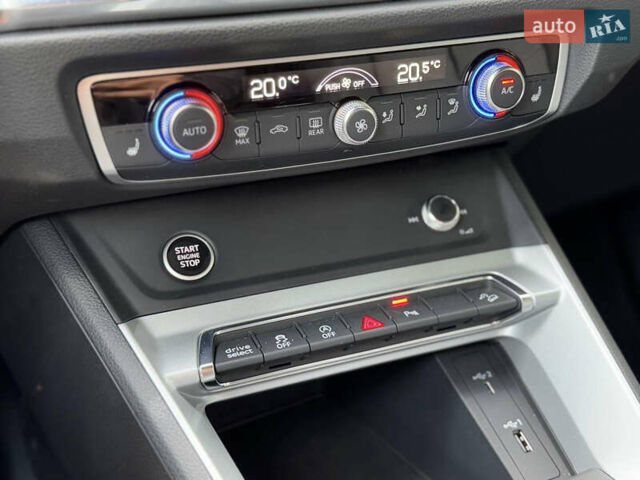 Черный Ауди Ку3, объемом двигателя 1.98 л и пробегом 34 тыс. км за 30990 $, фото 23 на Automoto.ua