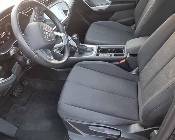 Черный Ауди Ку3, объемом двигателя 1.97 л и пробегом 52 тыс. км за 33992 $, фото 4 на Automoto.ua