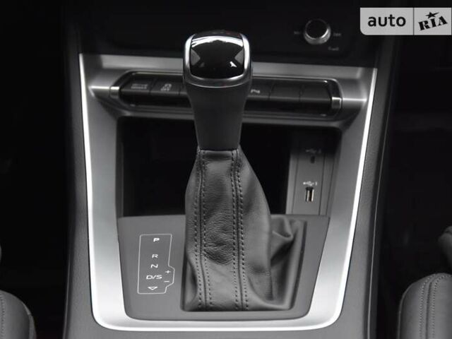 Черный Ауди Ку3, объемом двигателя 1.97 л и пробегом 40 тыс. км за 38400 $, фото 46 на Automoto.ua