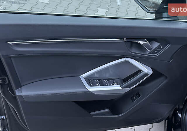 Черный Ауди Ку3, объемом двигателя 2 л и пробегом 22 тыс. км за 25200 $, фото 16 на Automoto.ua