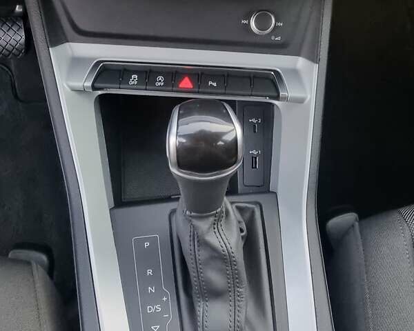 Черный Ауди Ку3, объемом двигателя 1.97 л и пробегом 52 тыс. км за 33992 $, фото 11 на Automoto.ua