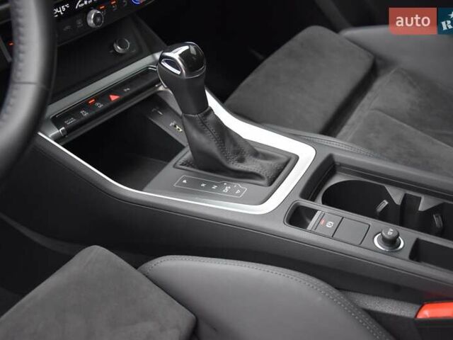 Черный Ауди Ку3, объемом двигателя 1.97 л и пробегом 40 тыс. км за 38400 $, фото 45 на Automoto.ua