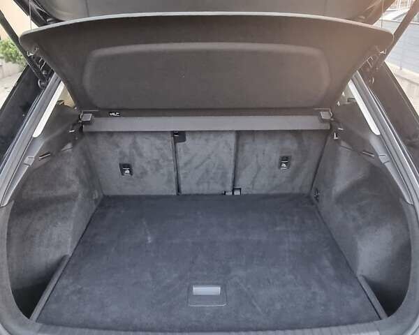 Черный Ауди Ку3, объемом двигателя 1.97 л и пробегом 52 тыс. км за 33992 $, фото 2 на Automoto.ua