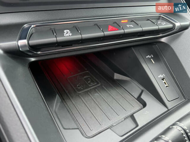 Черный Ауди Ку3, объемом двигателя 1.5 л и пробегом 106 тыс. км за 28800 $, фото 57 на Automoto.ua