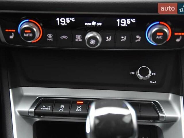 Черный Ауди Ку3, объемом двигателя 1.97 л и пробегом 40 тыс. км за 38400 $, фото 59 на Automoto.ua