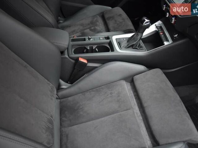 Черный Ауди Ку3, объемом двигателя 1.97 л и пробегом 40 тыс. км за 38400 $, фото 49 на Automoto.ua