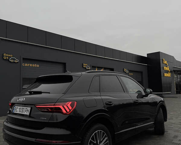 Черный Ауди Ку3, объемом двигателя 1.98 л и пробегом 33 тыс. км за 30300 $, фото 2 на Automoto.ua